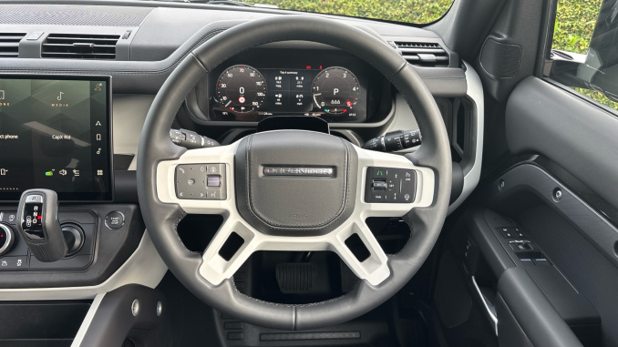 Land Rover Defender 3.0 D350 X-Dynamic HSE 90 3dr Auto Diesel Estate - Image 15